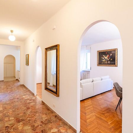 Domus Verona - Elegante Residenza Con Affaccio Su Porta Leoni Pokój zdjęcie