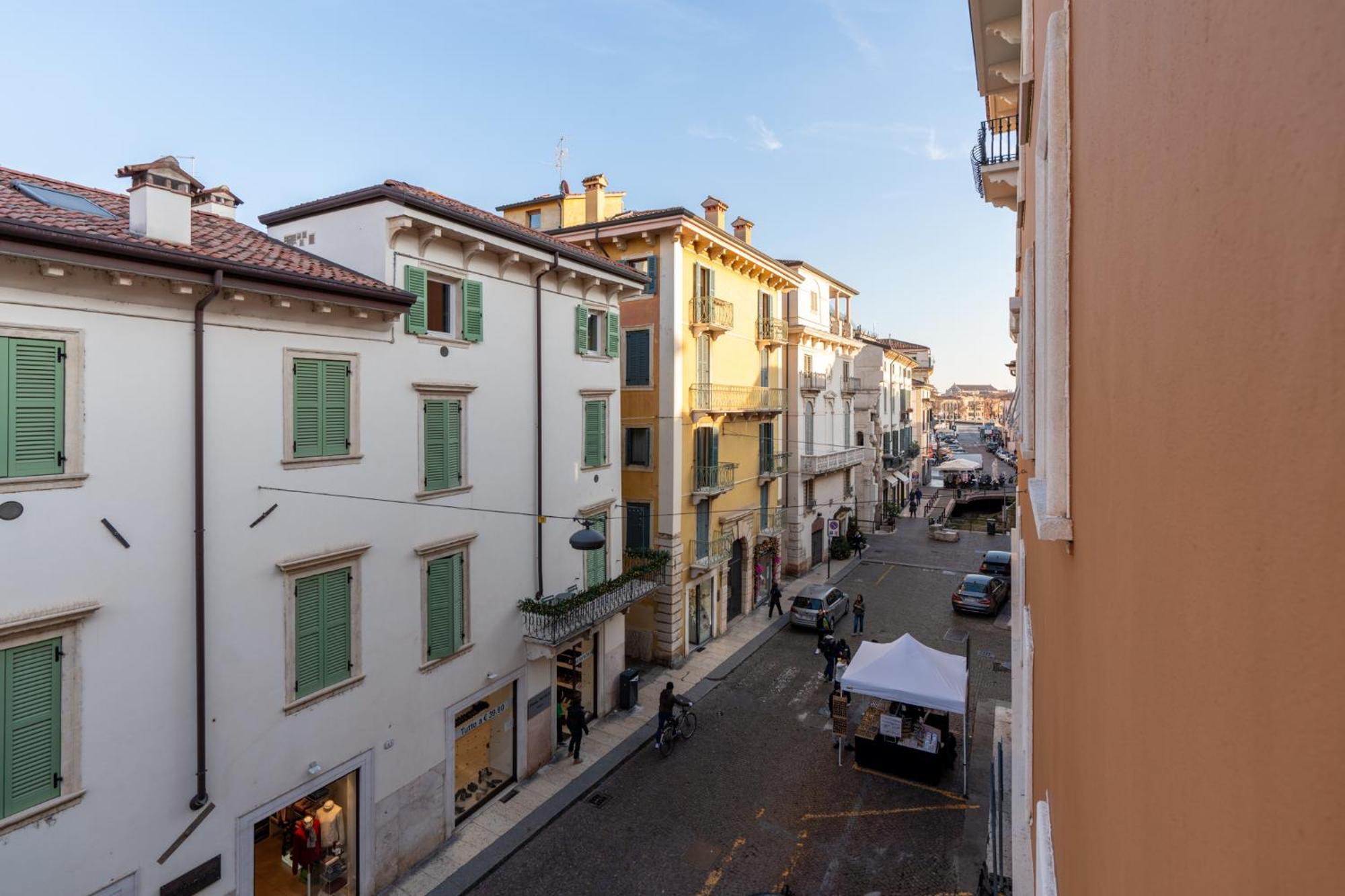 Domus Verona - Elegante Residenza Con Affaccio Su Porta Leoni Pokój zdjęcie